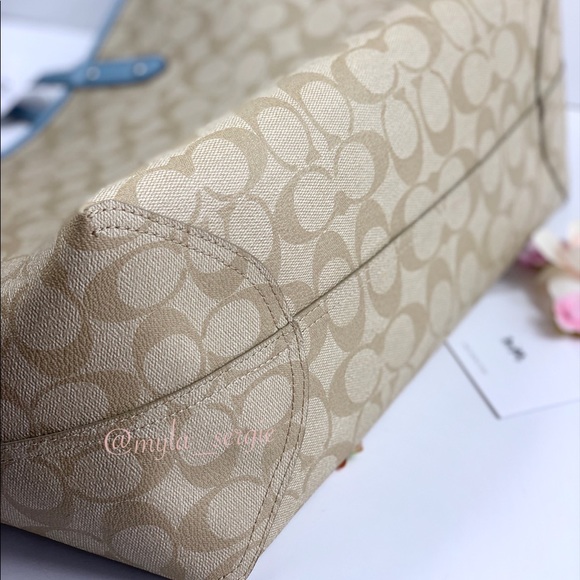 Coach Reversible Tote in Signature Canvas - Picture 5 of 8